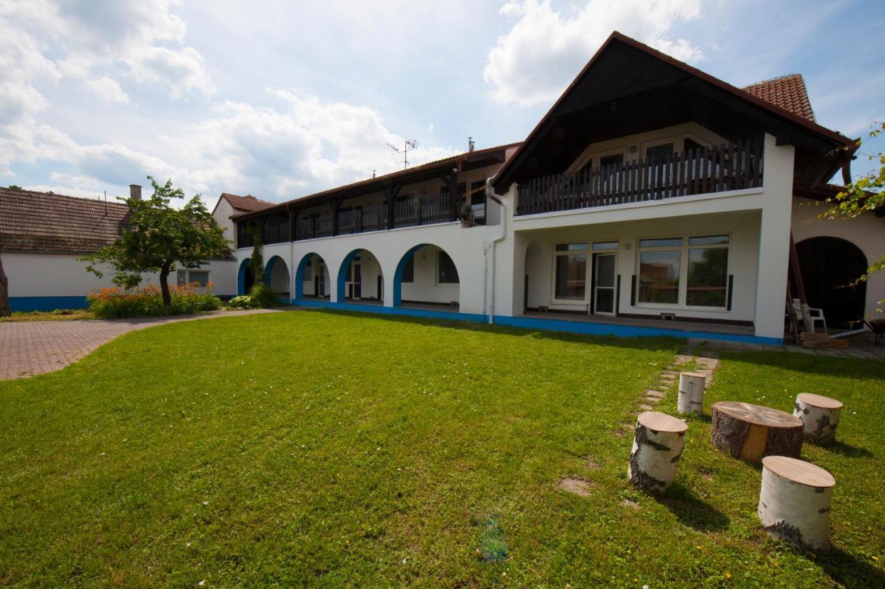 Penzion Posada Podivin Экстерьер фото